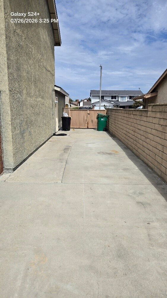 Building Photo - 13678 San Juan Ct