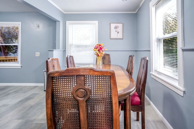 Building Photo - 176 Grand Ave