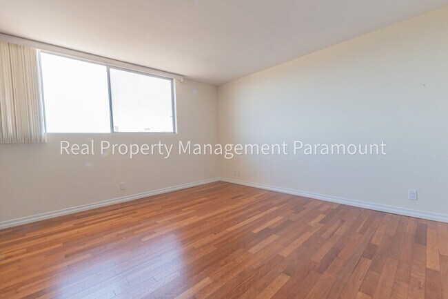 Building Photo - Beautiful One Bedroom Apartment in Los Ang...