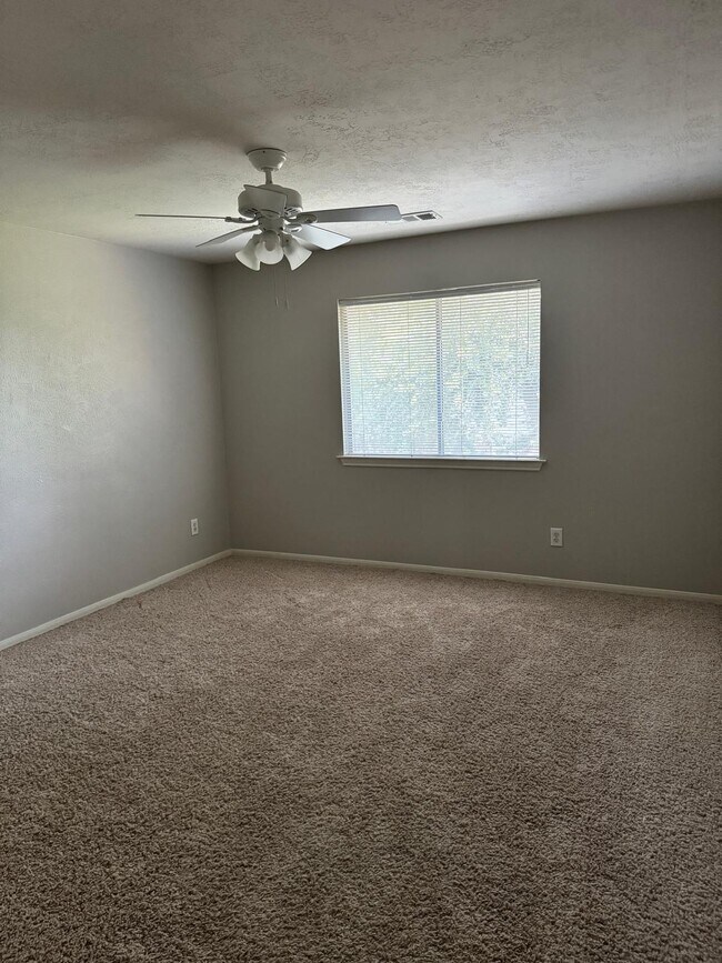 Building Photo - 18219 Water Mill Dr