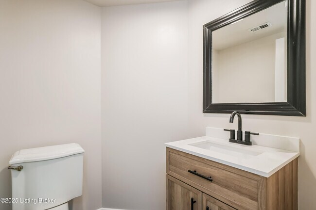 Building Photo - 10102 Spring Gate Dr