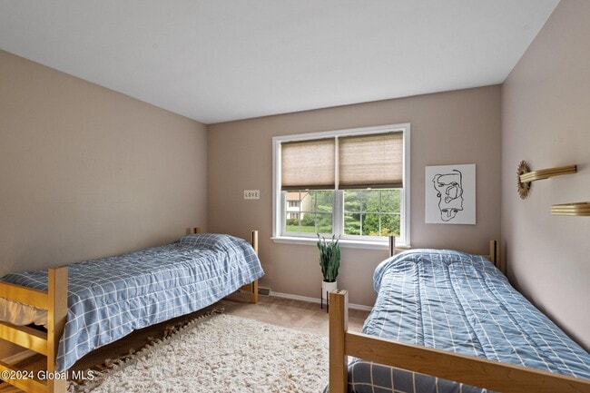 Building Photo - 9 Oxford Dr