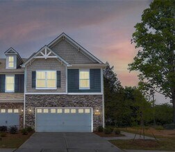 Building Photo - Like New Townhome in Beautiful North Charlotte Community!