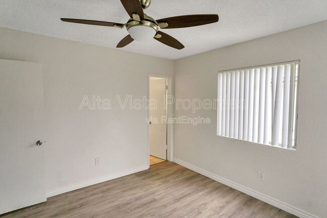 Building Photo - 855 Emerald St