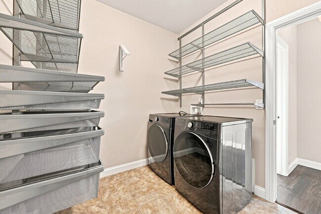 Building Photo - $2,745.95, 4 bed, 3.5 bath, located in Colorado Springs with Central AC