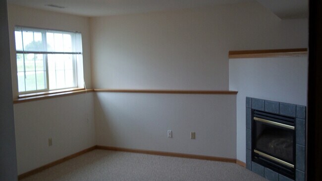 Building Photo - 2902 N Wright Rd