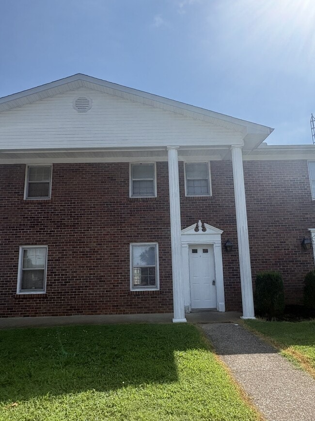 Building Photo - 1612 Highland Way