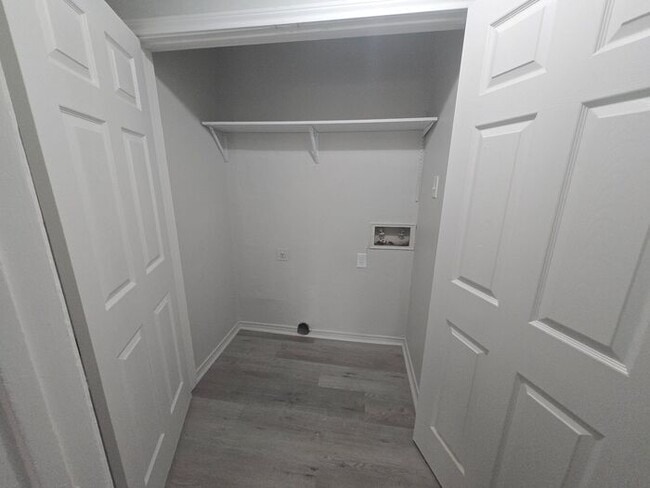 Building Photo - 3 Bedroom/2 Bathroom/1 Covered Parking Places - Remodeled