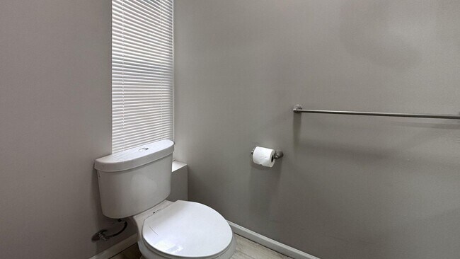 Building Photo - Modern 3-Bedroom Rental with Stainless Ste...