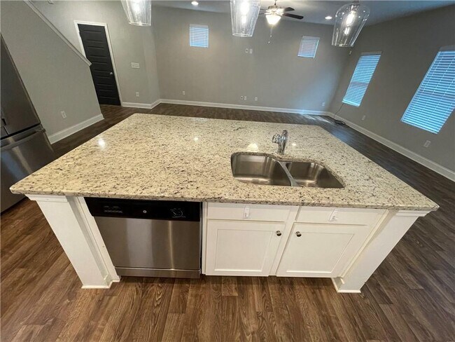 Building Photo - 301 Omnia Ridge Way