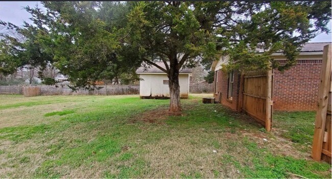 Building Photo - 112 Tres Dr