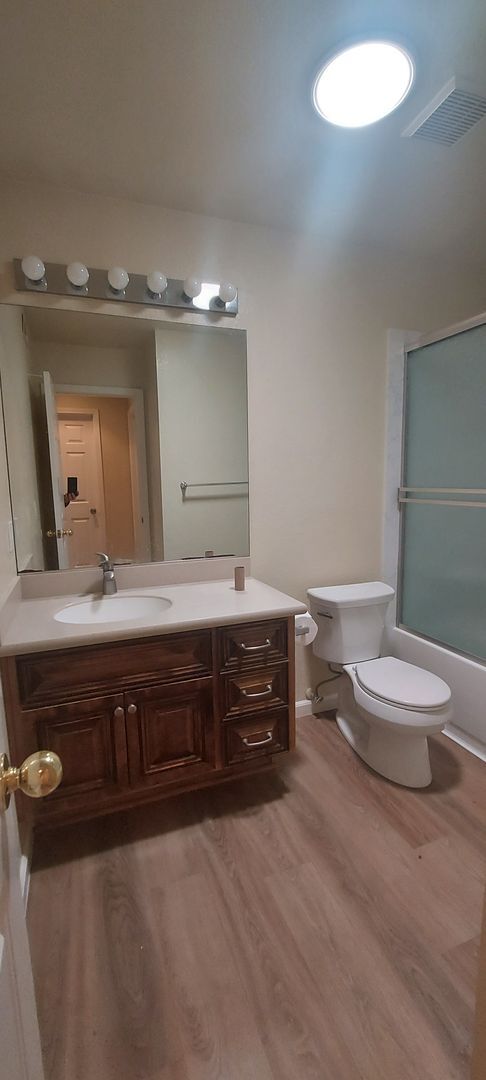 Building Photo - Antelope Single Story, - 3 bedroom, 2 bath - Separate Living Room, Family Room w/fireplace  Low M...