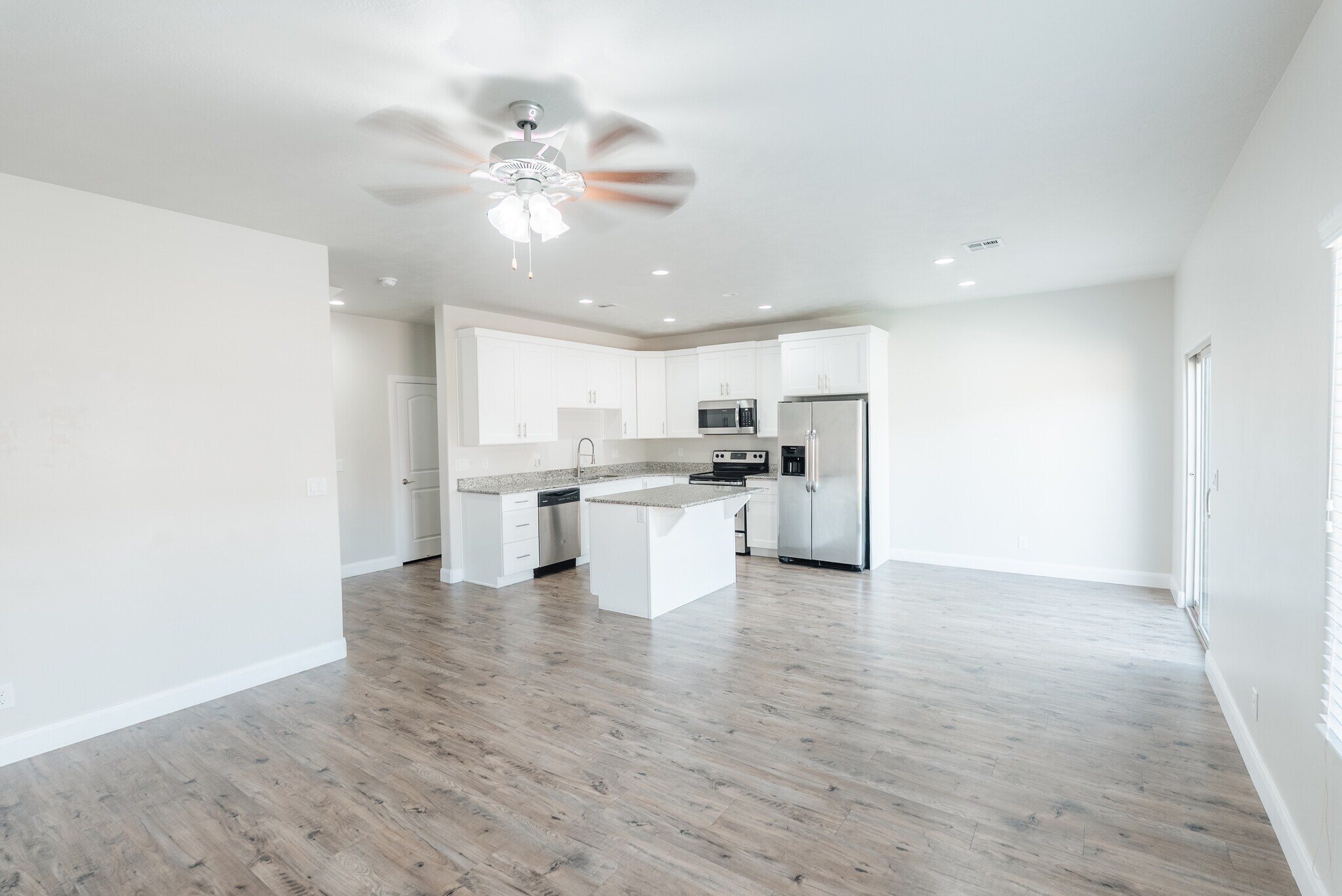 Building Photo - 2545 Bella Vista Dr