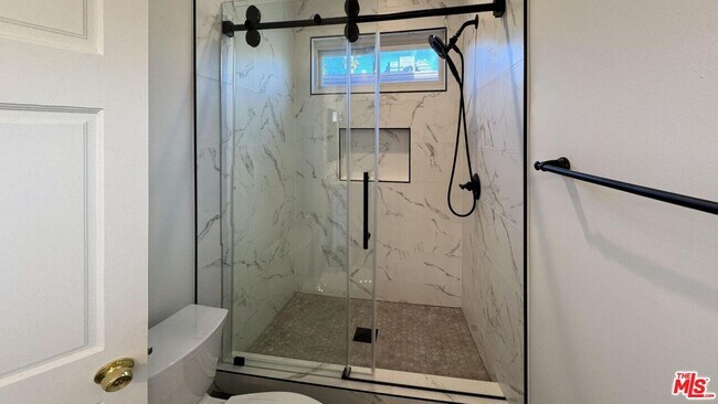 Building Photo - 1424 Amherst Ave