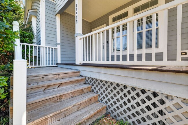 Building Photo - Charming and spacious home for rent in Leesburg!