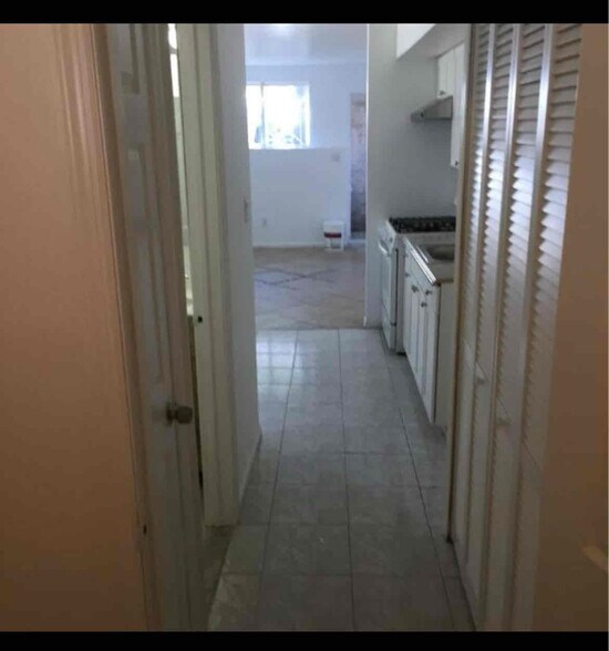 Building Photo - 2 Woodcutters Ln