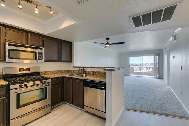 Building Photo - GORGEOUS 2 BEDROOMS UNIT*UPGRADED*TONS OF ...