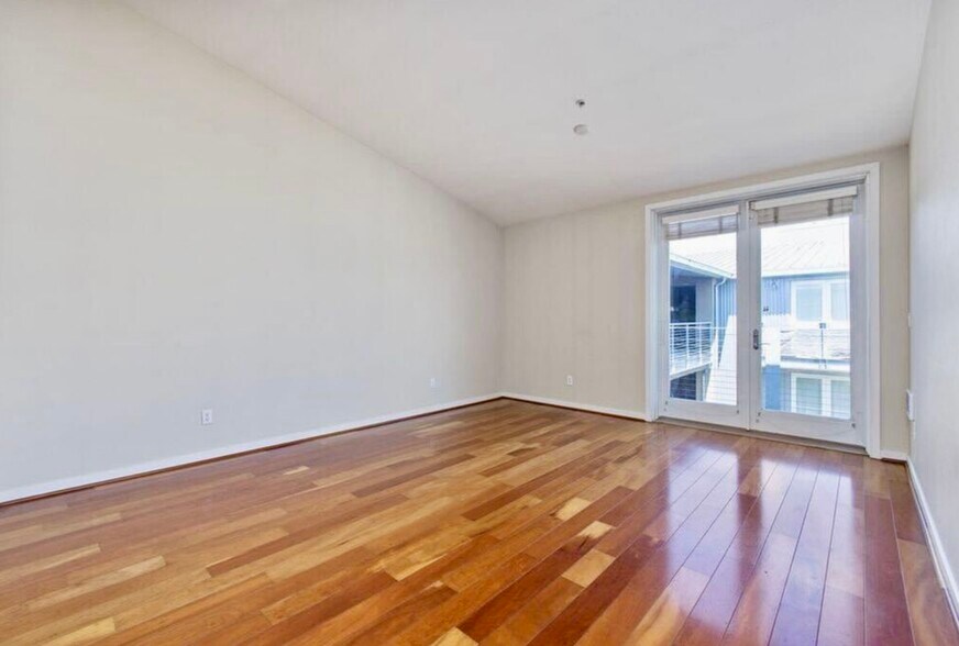 Living Room - 3090 Glascock St