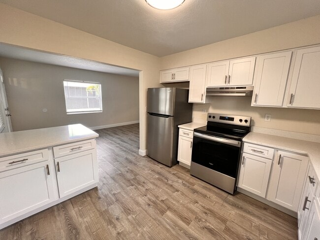 Building Photo - 2414 Formosa Ave