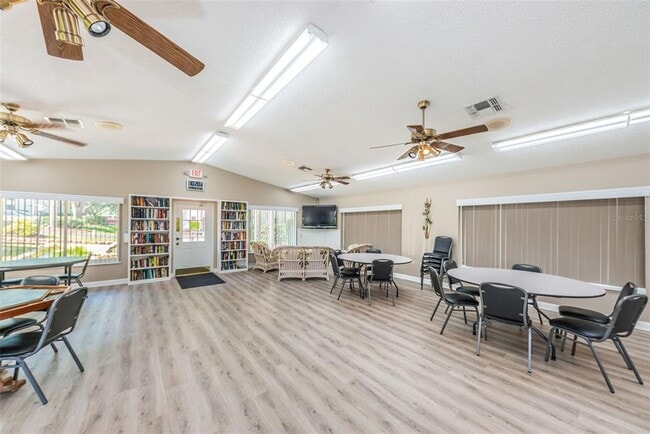 Building Photo - 2687 Pine Ridge Way S