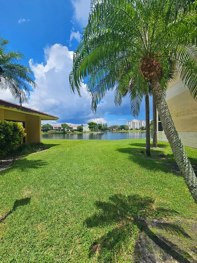 Building Photo - 6475 W Oakland Park Blvd