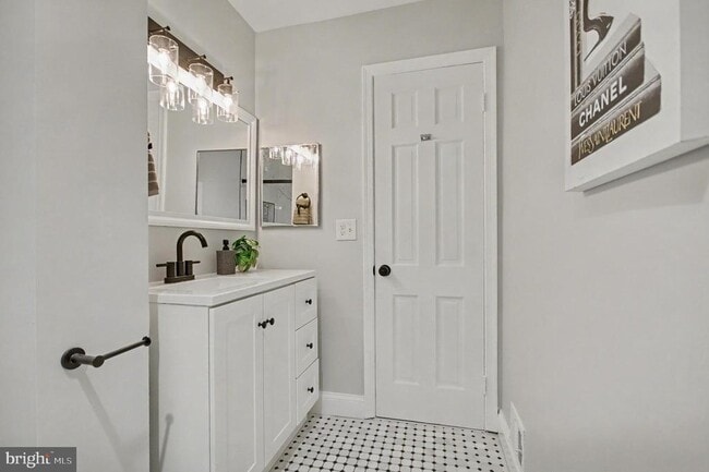 Building Photo - 1729 Dana St