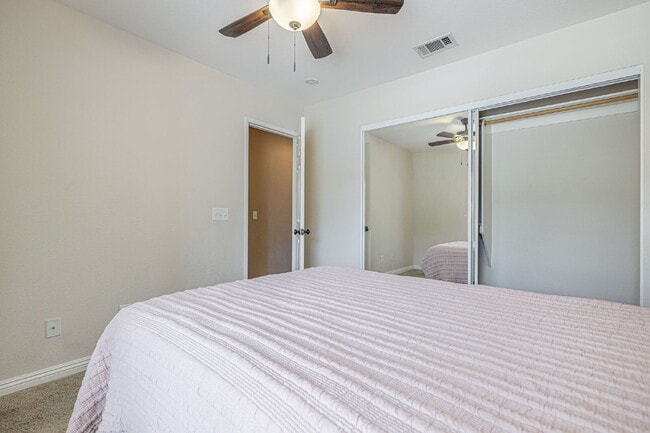 Building Photo - Beautiful 3-Bedroom Home in West Palmdale Community