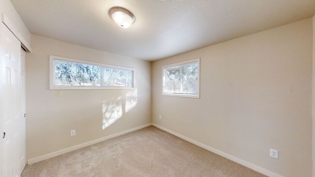 Building Photo - Country House w/ 2 Bedroom + Den - Washer, Dryer, Storage Shed & Plentiful Parking!