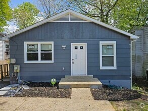 Building Photo - 906 Elfin Ave