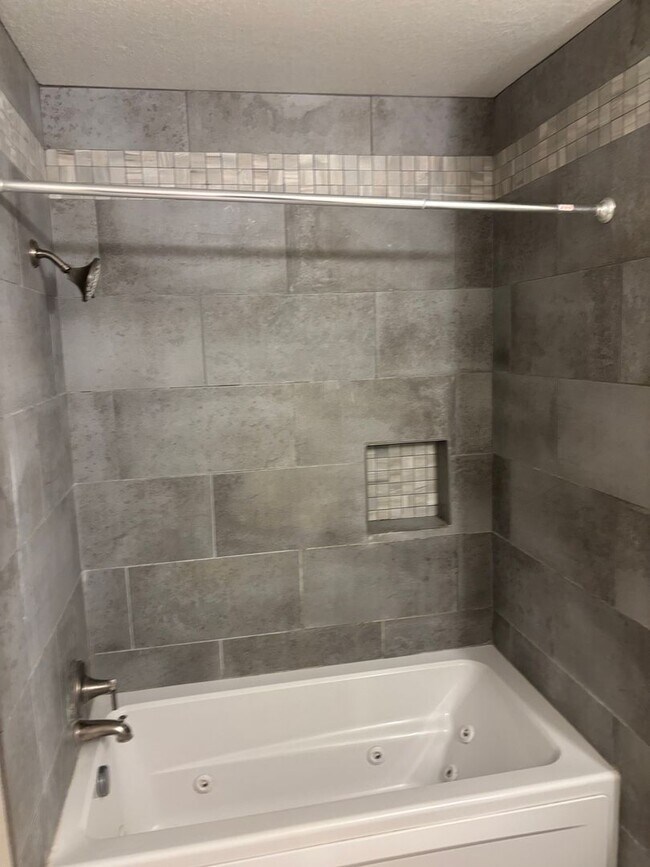 Building Photo - 5475 Valle Alegre