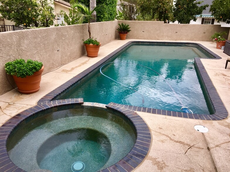 Building Photo - 672 Garland Court