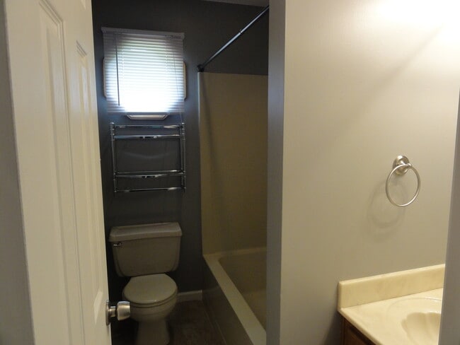 Building Photo - Beautiful Single Family Home, Great Location