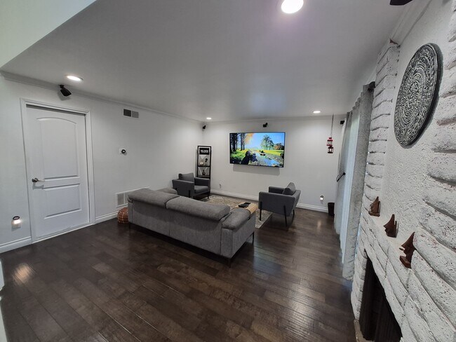 Building Photo - 5313 Sevilla Ct