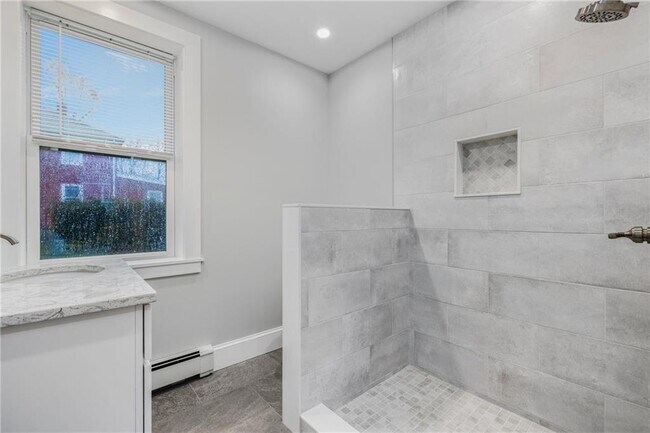 Building Photo - 10 Braman St