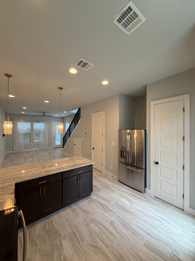 Building Photo - 419 Cactus St