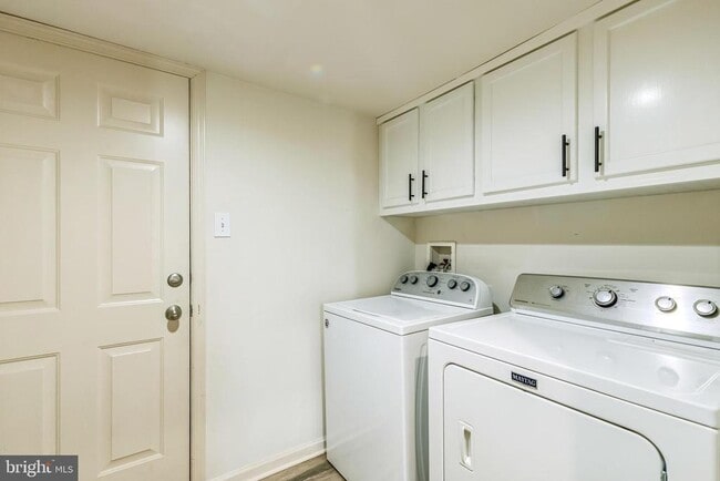Building Photo - 5907 Trumpet Sound Ct