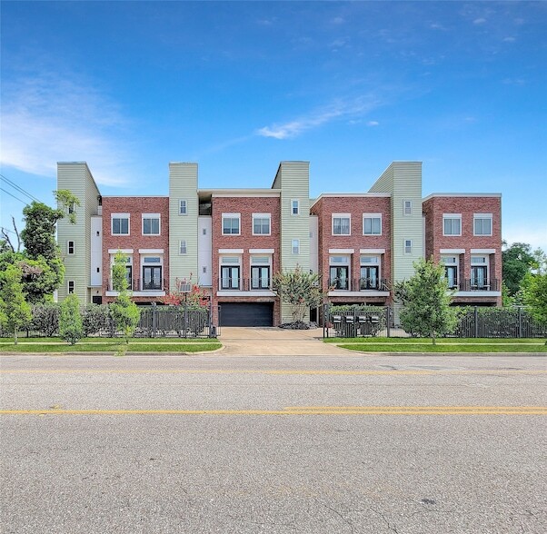 Building Photo - 321 E 20th St