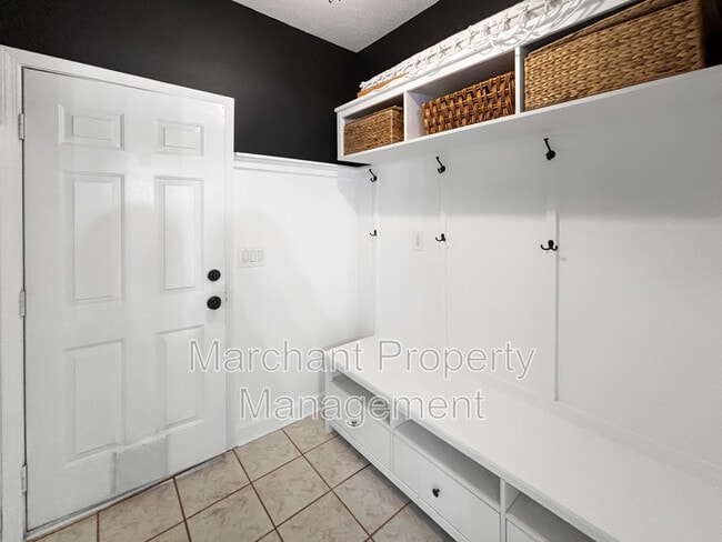 Building Photo - 6 Twickenham Dr