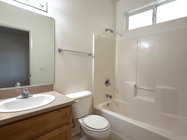 Building Photo - l31400