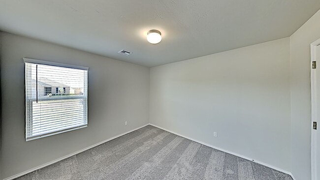 Building Photo - Very Nice 4 Bedroom 2 Bath Home in Yukon Schools.
