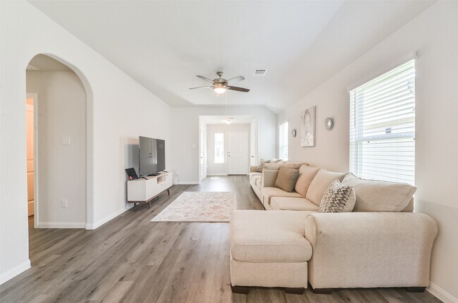 Building Photo - 5522 Briana Dee Dr