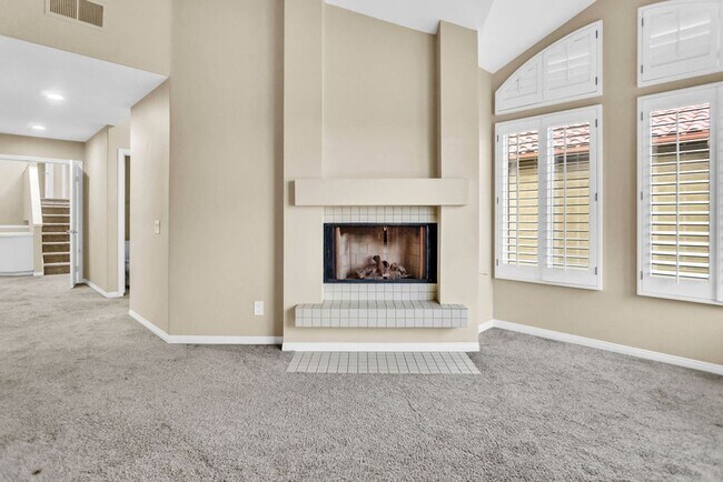 Building Photo - Beautiful 3 Bedroom/2.5 bath  detached hom...