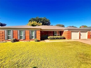 Building Photo - 15621 Terrace Lawn Cir