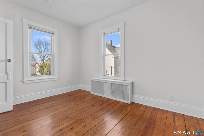 Building Photo - 394 Gregory St