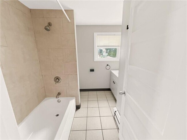 Building Photo - 362 Weeden St