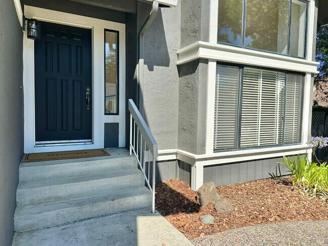 Building Photo - 768 Rose Dr