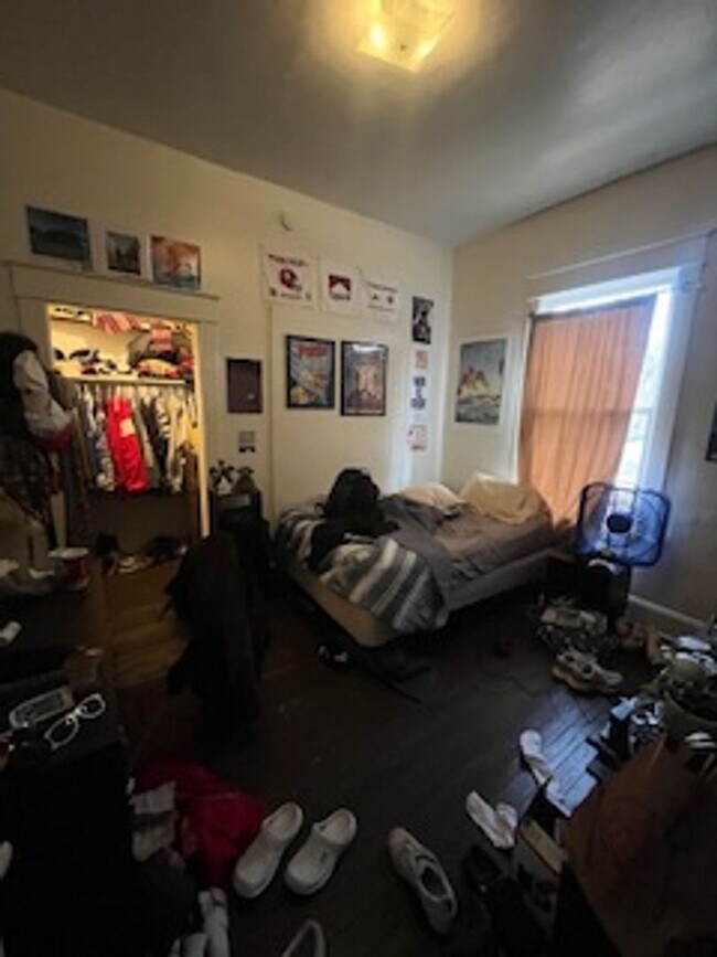 Building Photo - 5 BR / 2 BA House Near Bryan Park - Available August 2026!