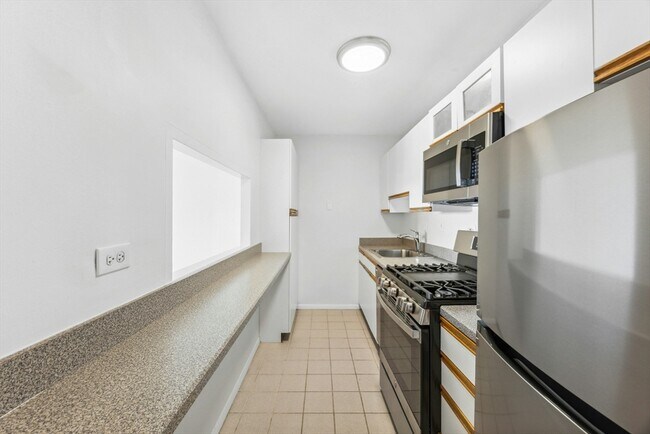 Building Photo - 6 Whittier Pl
