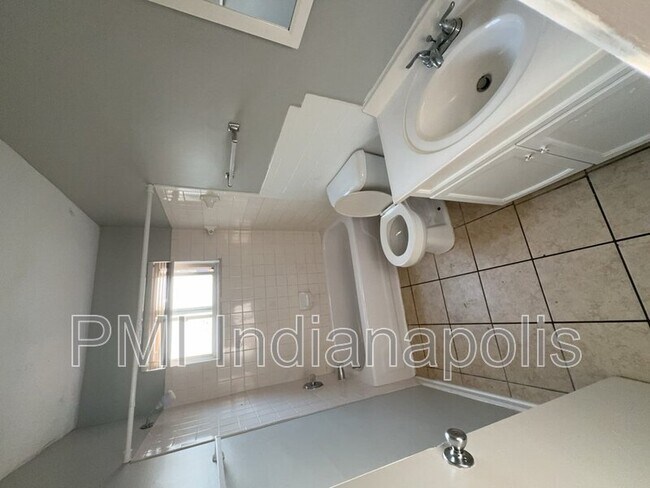 Building Photo - 6230 Eastridge Dr