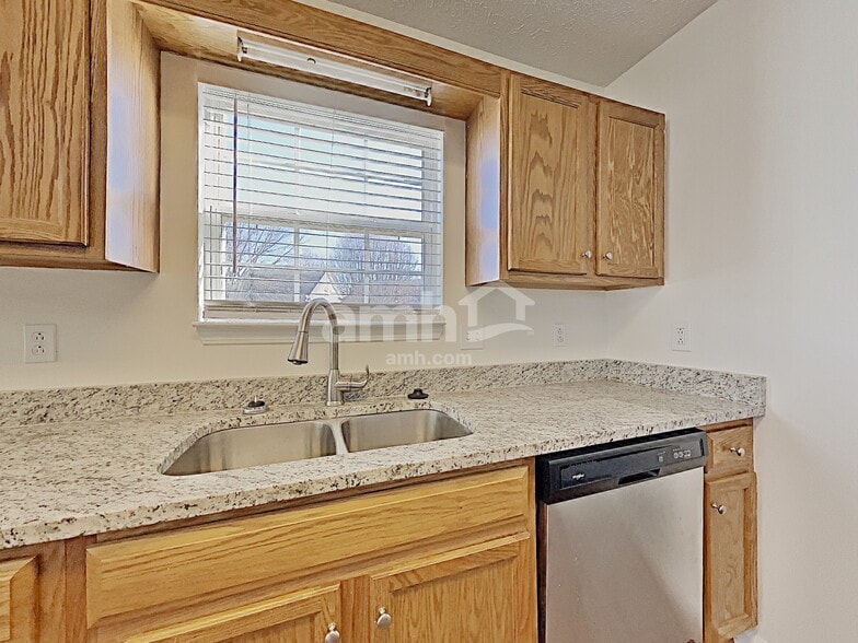 Building Photo - 1507 Killarney Dr